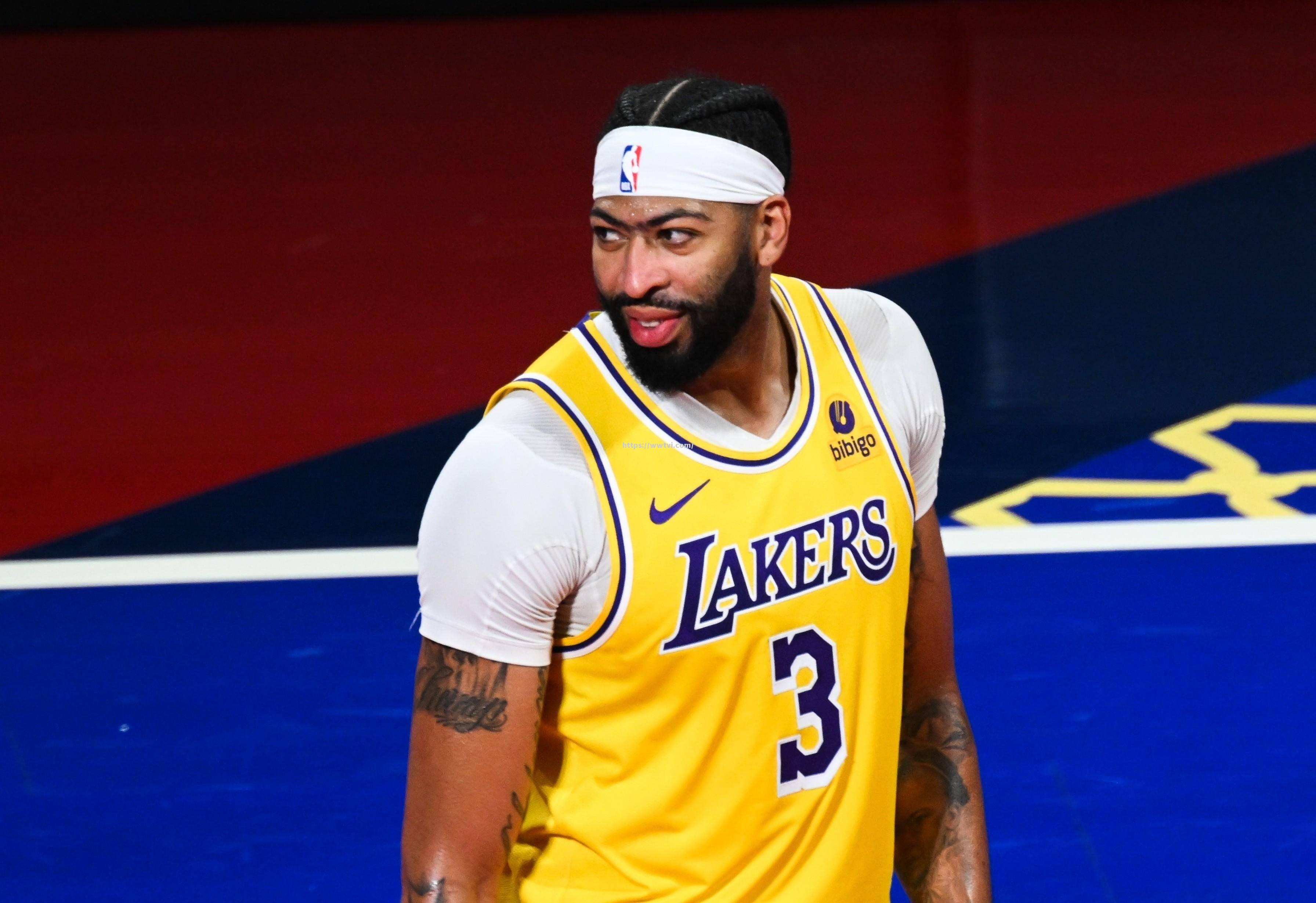 雄鹿队后卫负伤离场,下场比赛成疑 雄鹿队后卫负伤离场,下场比赛成疑