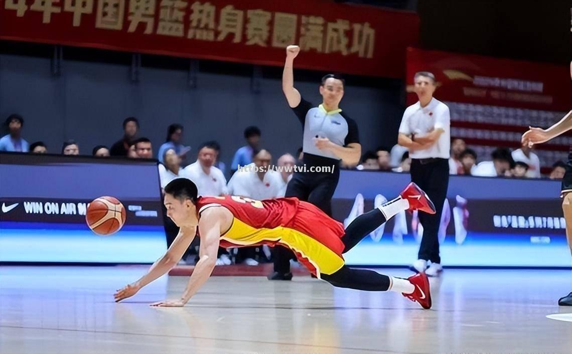 球迷们为新赛季CBA的看点而兴奋,预料一场惊心动魄的角逐! 球迷们为新赛季CBA的看点而兴奋,预料一场惊心动魄的角逐!