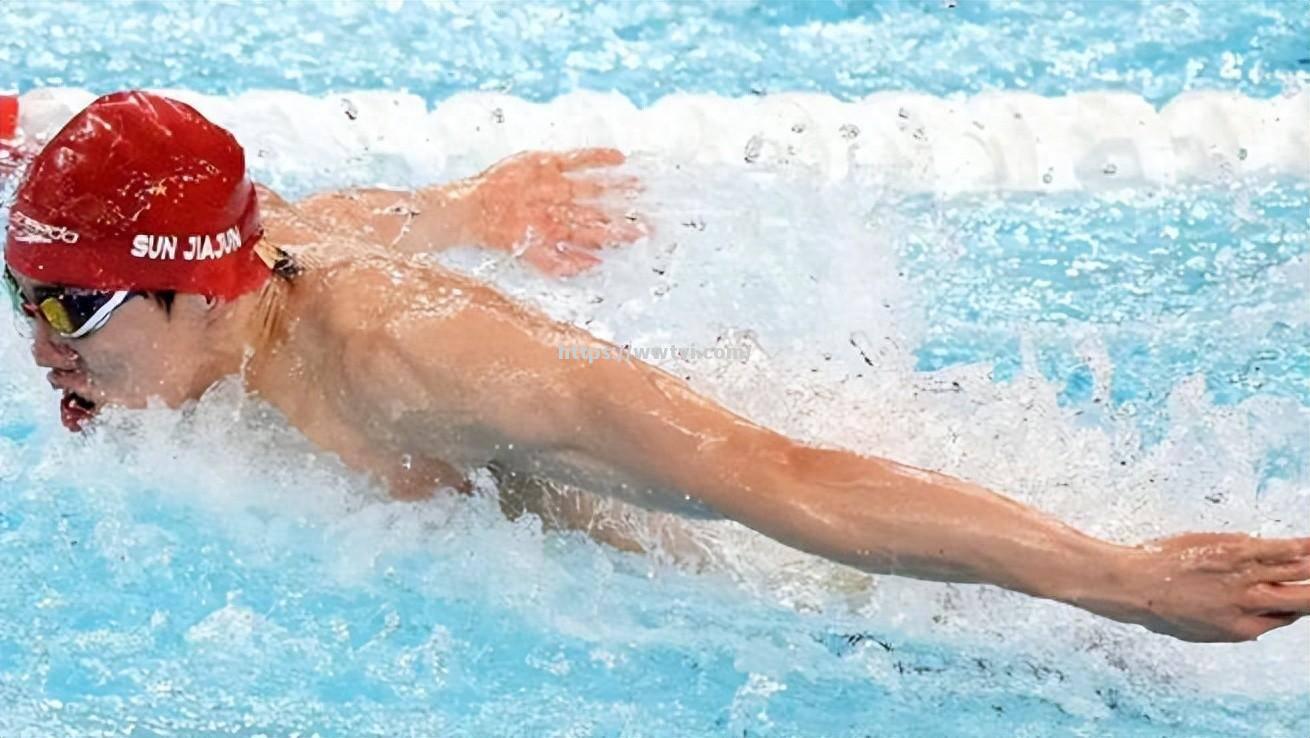 芬兰游泳选手在跳水比赛中夺冠,刷新记录 芬兰游泳选手在跳水比赛中夺冠,刷新记录