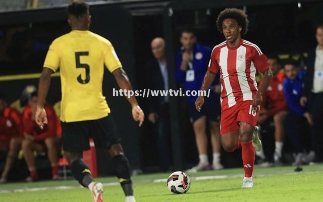 里昂队客场大胜对手,领跑法国联赛 里昂队客场大胜对手,领跑法国联赛