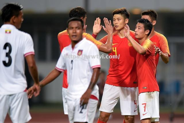 亚洲足球盛事拉开帷幕,球员斗志昂扬 亚洲足球盛事拉开帷幕,球员斗志昂扬