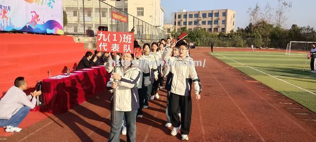 燃烧激情!运动员们在场上奋力拼搏 燃烧激情!运动员们在场上奋力拼搏