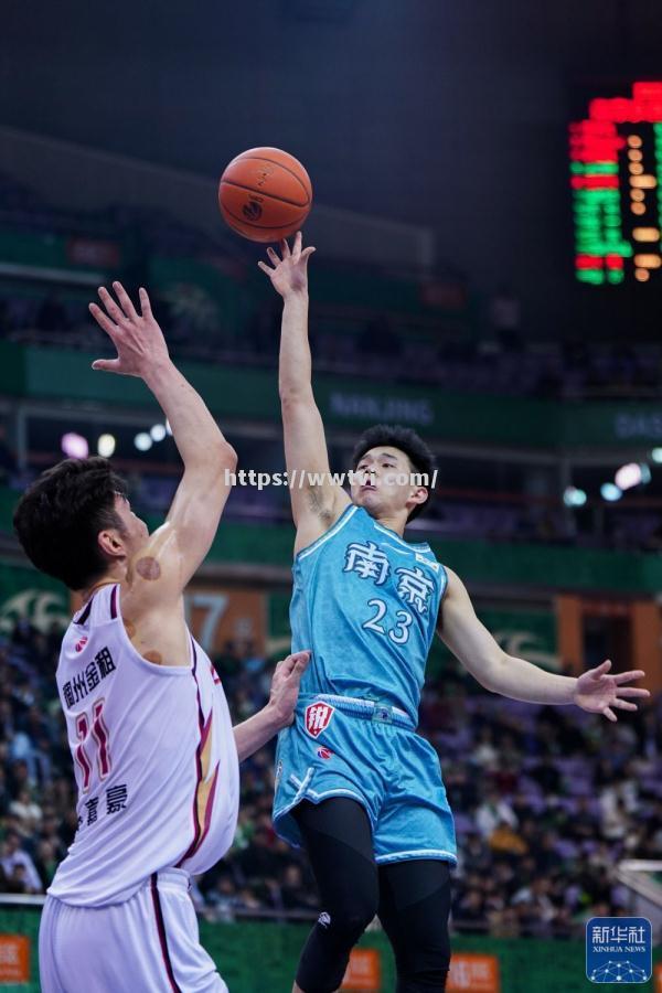 江苏男篮在比赛中取得精彩胜利 江苏男篮在比赛中取得精彩胜利