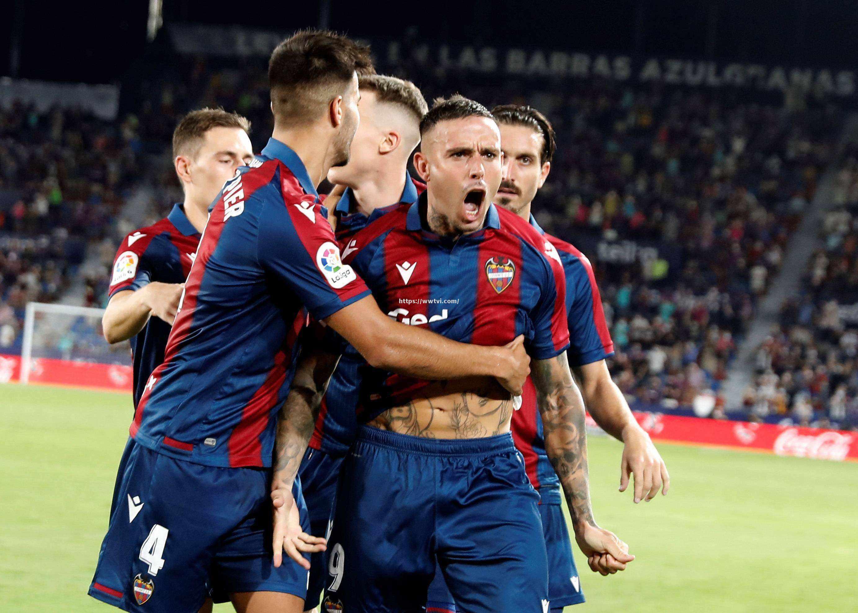 星空体育-阿森纳取得关键胜利，英超冠亚之争激烈