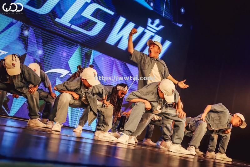 冠军夜普照光芒四射,选手扬威羽翼 冠军夜普照光芒四射,选手扬威羽翼