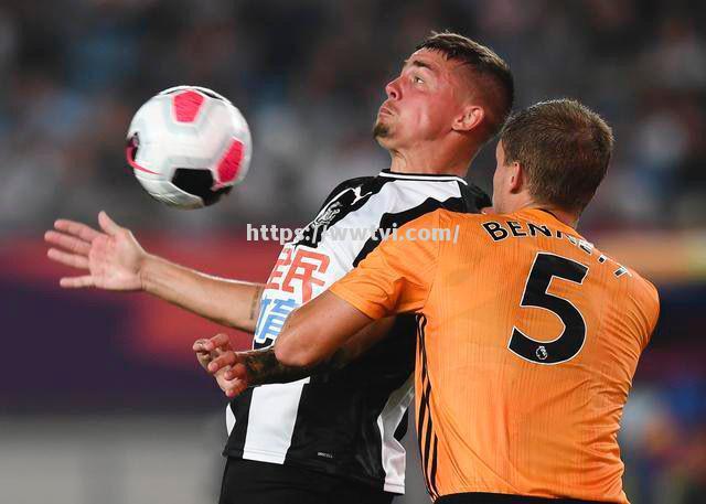 狼队客场逼平,保持不败战绩 狼队客场逼平,保持不败战绩