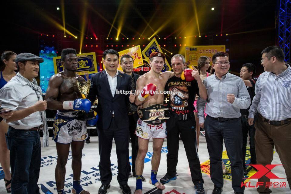 万众瞩目:亚洲顶尖球队对决 万众瞩目:亚洲顶尖球队对决