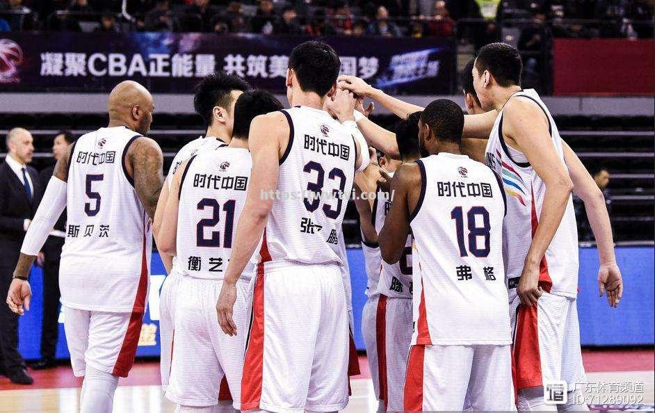 广州富力队员准备完毕,全力冲击下一场胜利 广州富力队员准备完毕,全力冲击下一场胜利