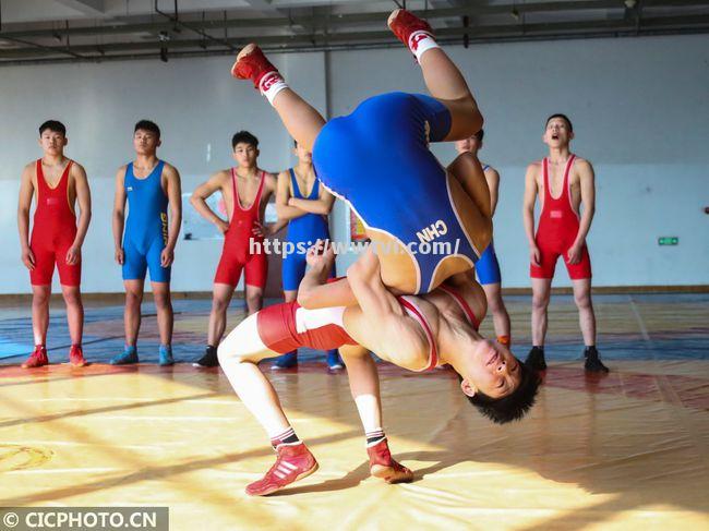 卢森堡运动员在击剑比赛中实力夺冠,表现抢眼 卢森堡运动员在击剑比赛中实力夺冠,表现抢眼