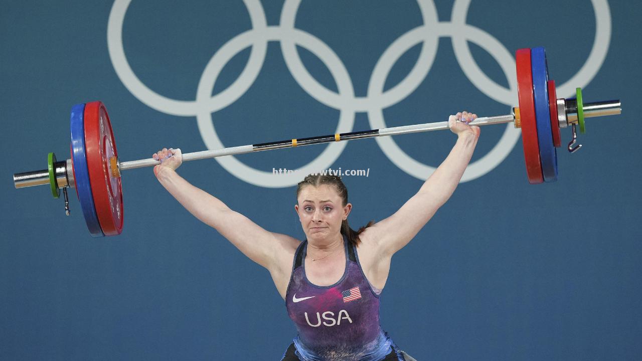 星空体育-跳水绝技：选手纵身跃起，一路向前摘金