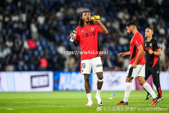 巴黎圣日耳曼客场大胜尼斯,稳固领先优势 巴黎圣日耳曼客场大胜尼斯,稳固领先优势