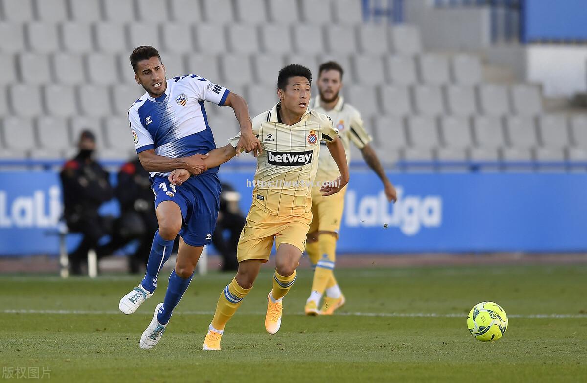 突发消息:西班牙球员受伤无法继续上场 突发消息:西班牙球员受伤无法继续上场