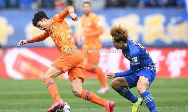 南极球队全力以赴,亚冠争霸战愈发白热化 南极球队全力以赴,亚冠争霸战愈发白热化