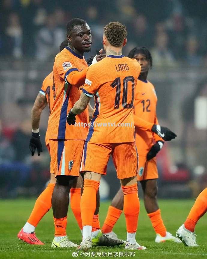 荷兰队大胜波黑,确定参加欧国大赛四分之一决赛 荷兰队大胜波黑,确定参加欧国大赛四分之一决赛