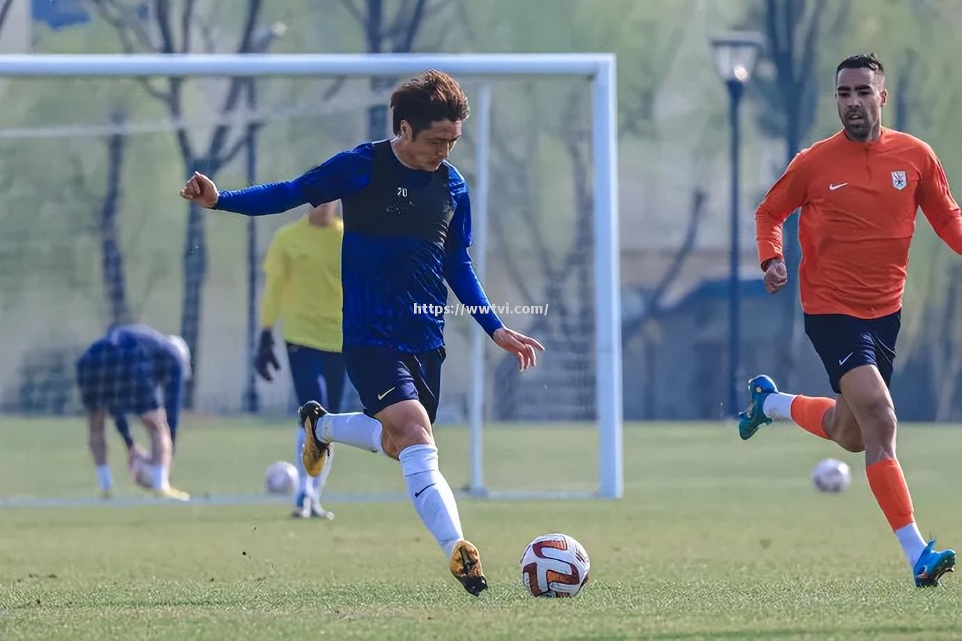 申花赛前拉练秘密曝光:球员集结训练积极 申花赛前拉练秘密曝光:球员集结训练积极