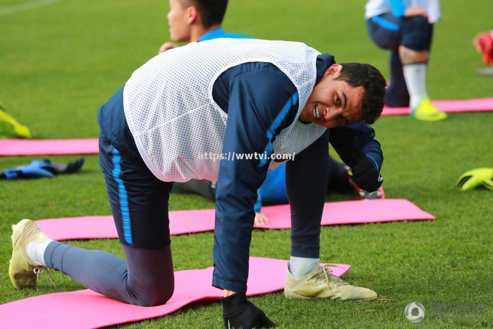 申花赛前拉练秘密曝光:球员集结训练积极 申花赛前拉练秘密曝光:球员集结训练积极