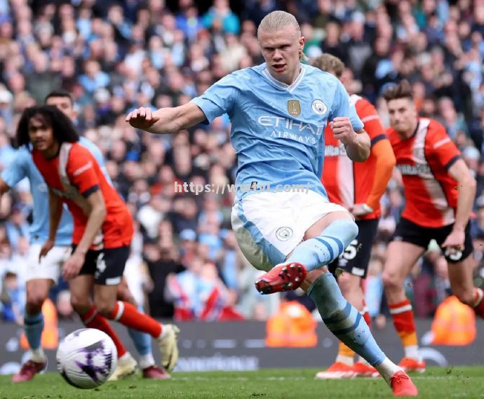 星空体育-水晶宫中场核心受伤，影响球队发挥