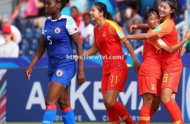 美国女足代表团在比赛中展现强大实力 美国女足代表团在比赛中展现强大实力