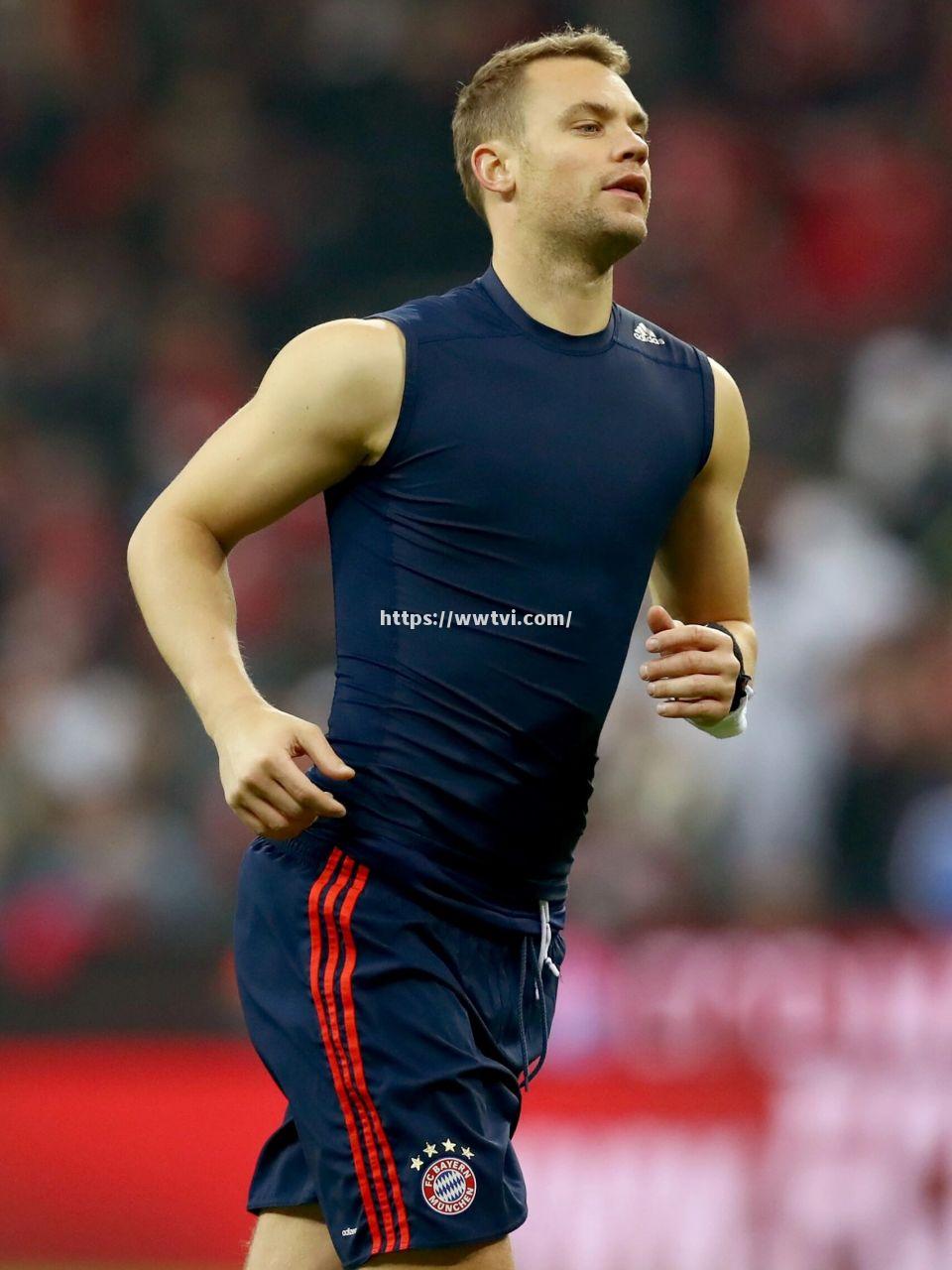 拜仁慕尼黑后场牢固保护门将,避免失球 拜仁慕尼黑后场牢固保护门将,避免失球